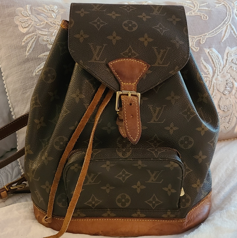 LOUIS VUITTONMonogram Montsouris MM